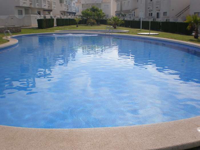 Limpieza y mantenimiento de piscinas